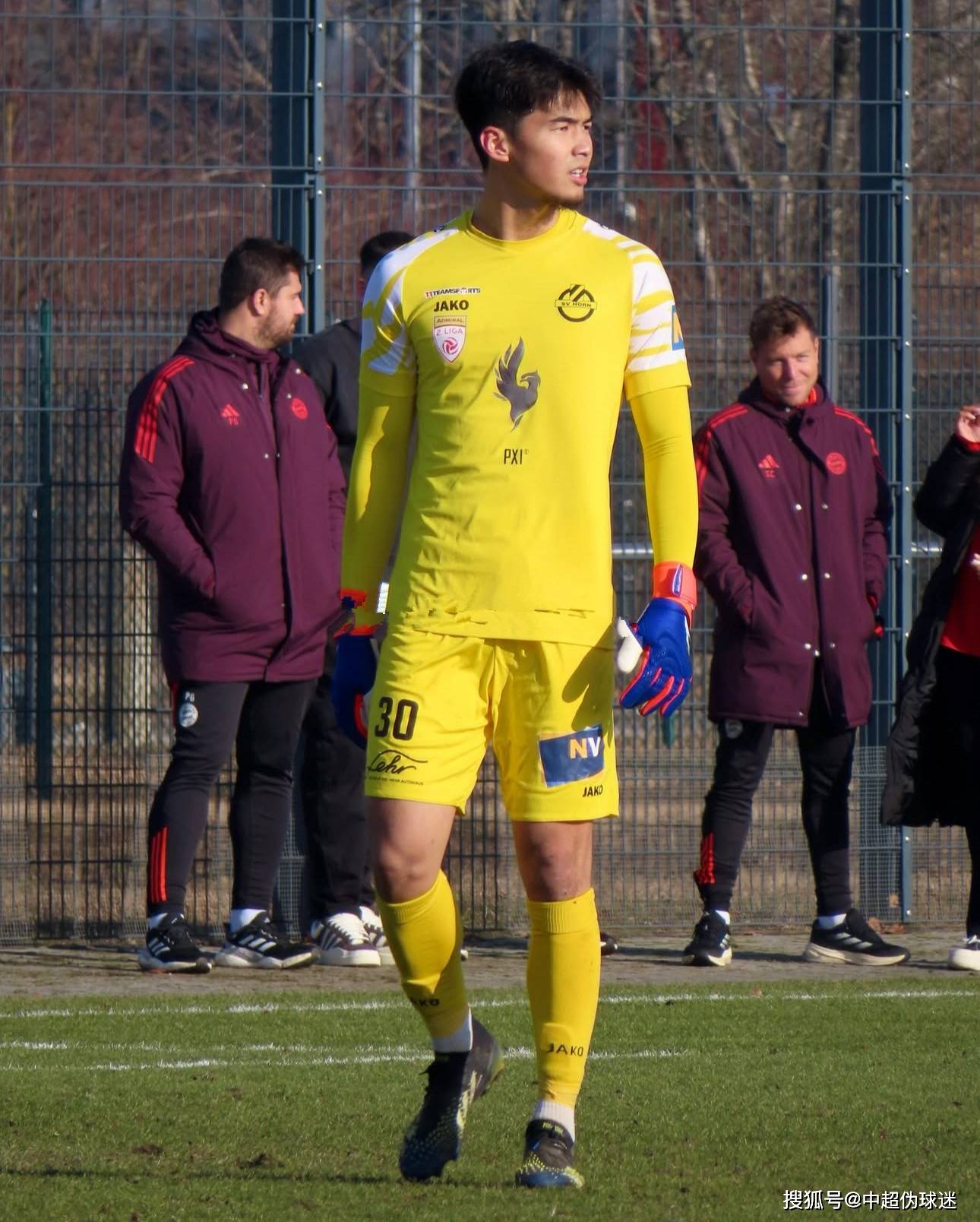 杆旁不到两 杆旁不到两